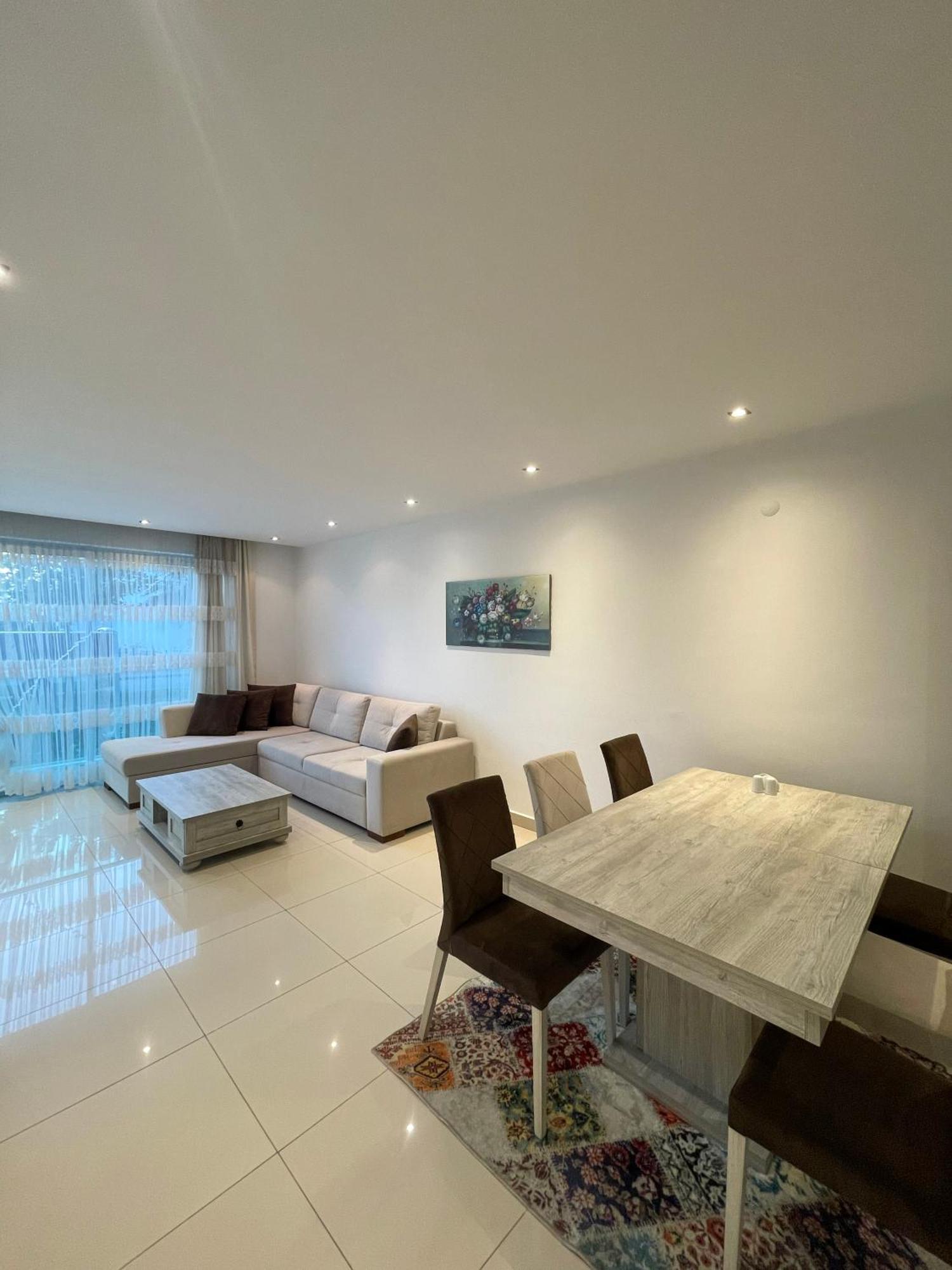Sa Apartments! 300M To The Beach 알란야 외부 사진